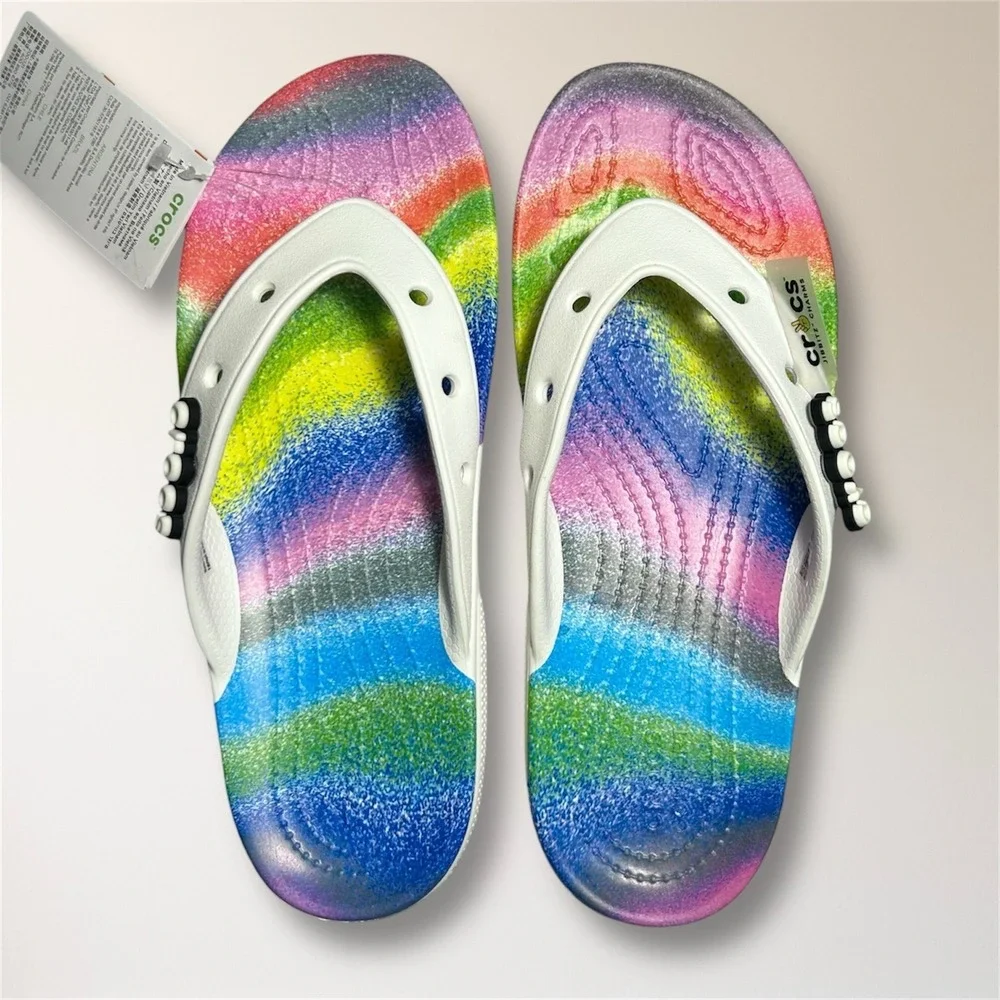 NWT Crocs Classic Flip Rainbow White Spray Tie Dye Sandals Men's 6 Beach Travel